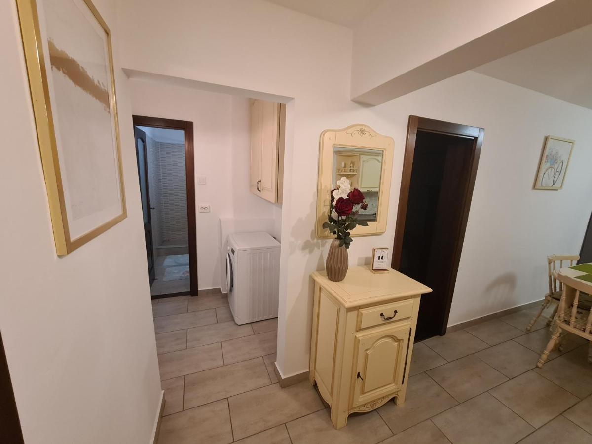 Clasic Apartment Nufarul Oradea Extérieur photo